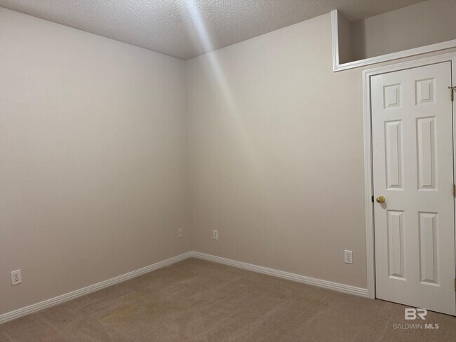 Building Photo - 21550 Palmer Ct