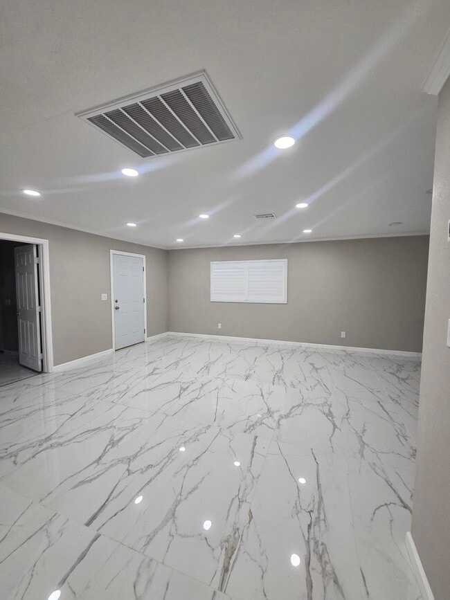 Building Photo - 52641 Avenida Martinez