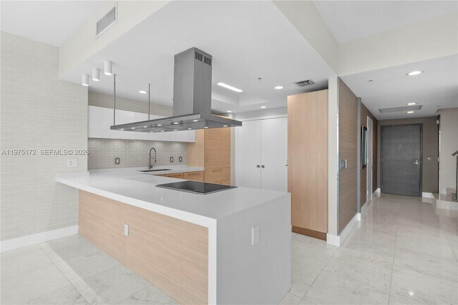 Building Photo - 17301 Biscayne Blvd