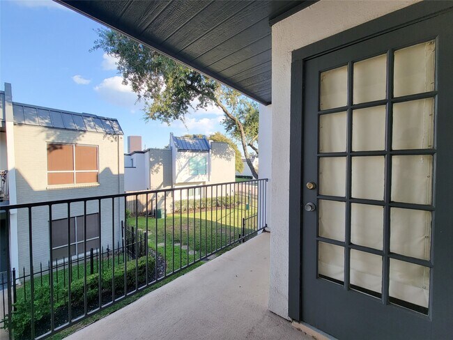 Building Photo - 1300 Augusta Dr