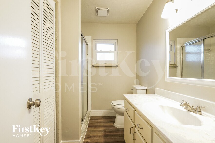 Building Photo - 3017 Vista Palm Dr