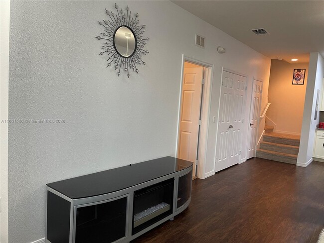 Building Photo - 3202 Cupid Pl