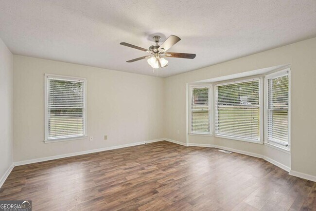 Building Photo - 7379 N Mitchell Ct