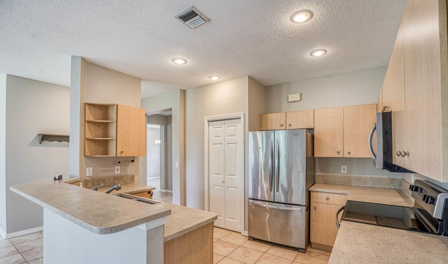 Building Photo - Summerwood!! Application and more info @ https://www.sandseekerrealty.com/long-term-rentals/. Cli...