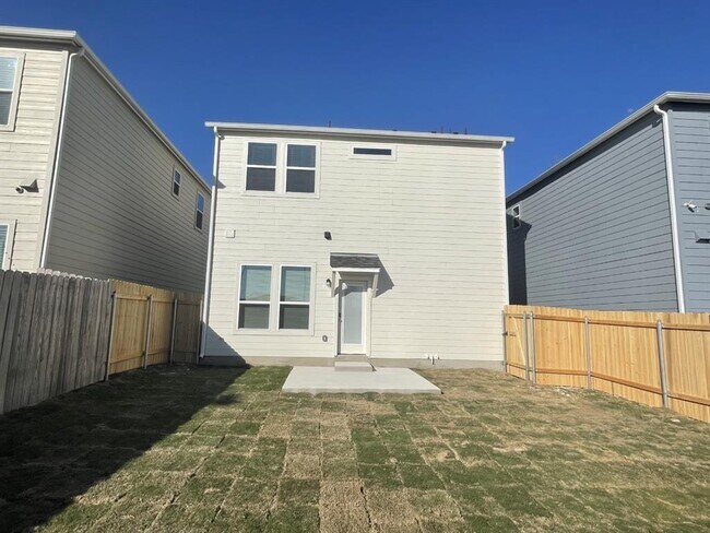 Building Photo - 1203 Showbox St