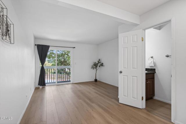 Building Photo - 225 S Ventura Rd