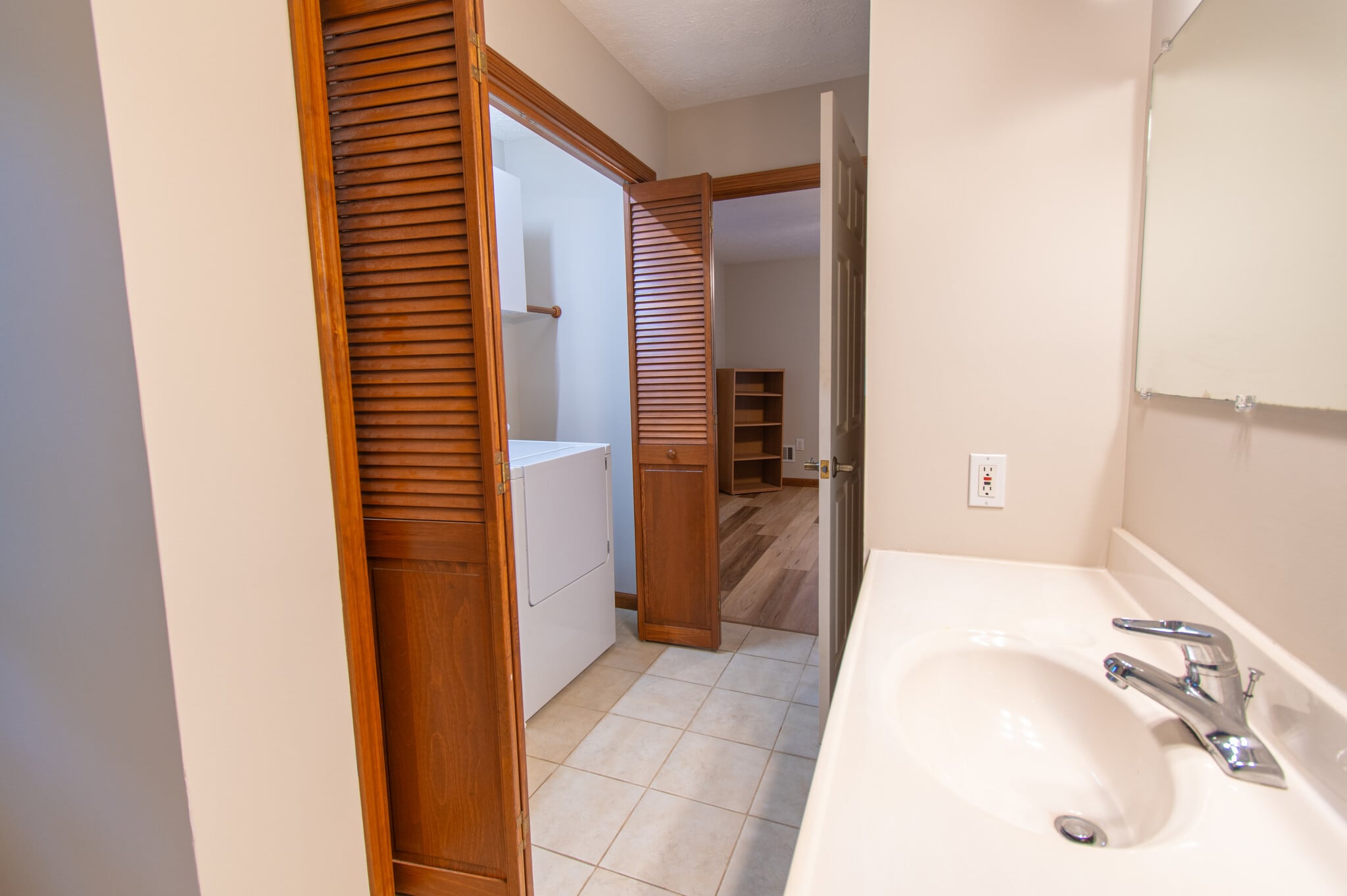 In Unit Laundry - 4747 Knollwood Dr NW