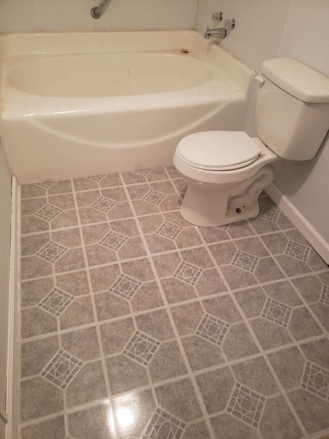 Building Photo - SECTION 8 VOUCHER HOLDERS APPLY NOW! 2 Bed...