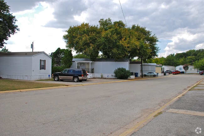 Building Photo - Kimberly at Creekside