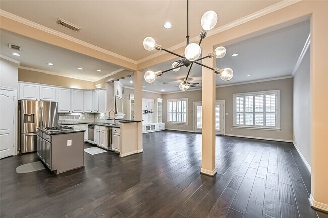 Building Photo - 5453 Fairdale Ln