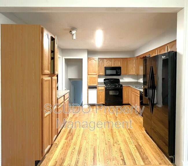 Building Photo - 1211 SE 4th Terrace