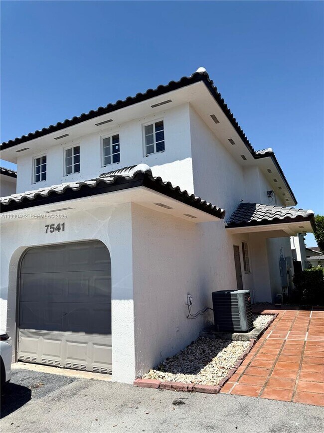 Building Photo - 7541 NW 176th Terrace