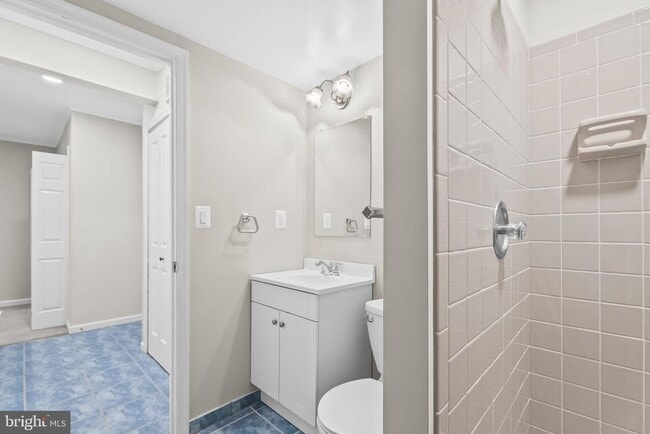 Building Photo - 6321 Higham Dr