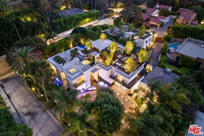 Building Photo - 9663 Santa Monica Blvd