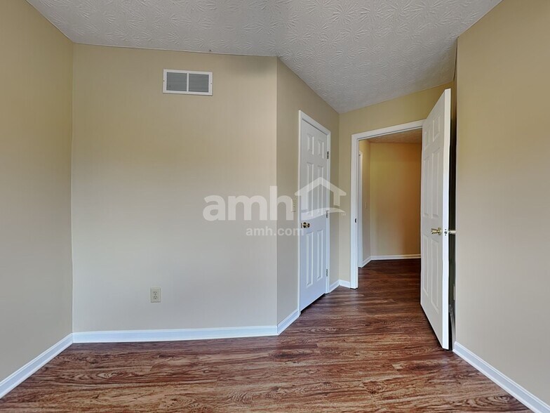 Building Photo - 531 Sherman Dr