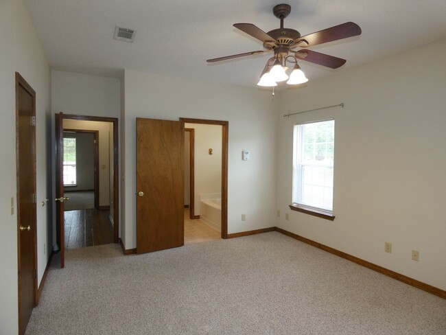 Building Photo - Custom Home On 1.78 Acre Lot