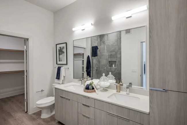 Building Photo - Your Urban Oasis Awaits