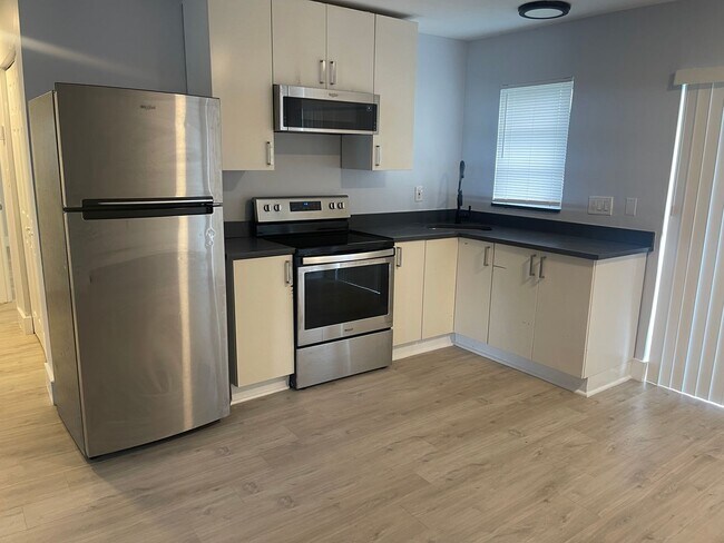 Building Photo - 780 NE 46th Ct
