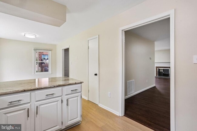 Building Photo - 7561 Heatherton Ln
