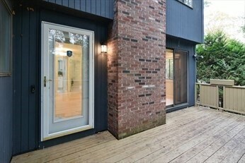 Building Photo - 5 Treetop Park