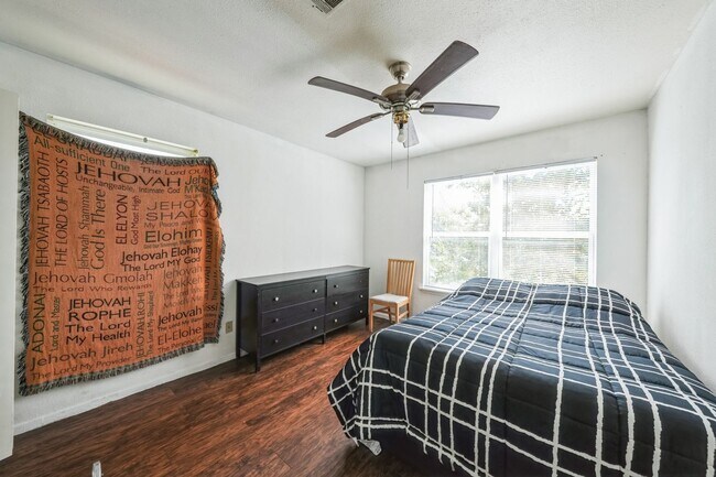 Building Photo - Charming 2BR Duplex in Austin