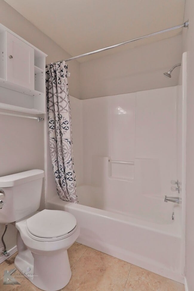 Building Photo - Great 3 bedroom 2 bath home in Wylie district.