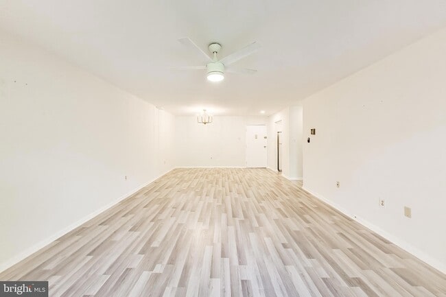 Building Photo - 10300 Westlake Dr