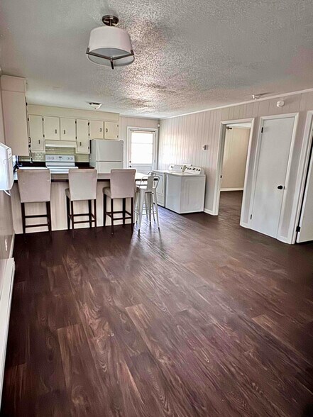 Building Photo - 3090 Brandon Rd