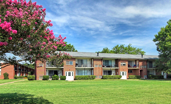 Primary Photo - Country Club Apartments