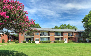 Building Photo - Country Club Apartments