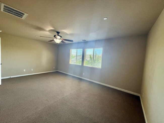 Building Photo - Charming 4 Bedroom Home in Springlake