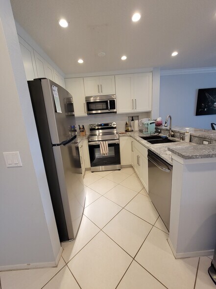 Building Photo - 2400 Feather Sound Dr