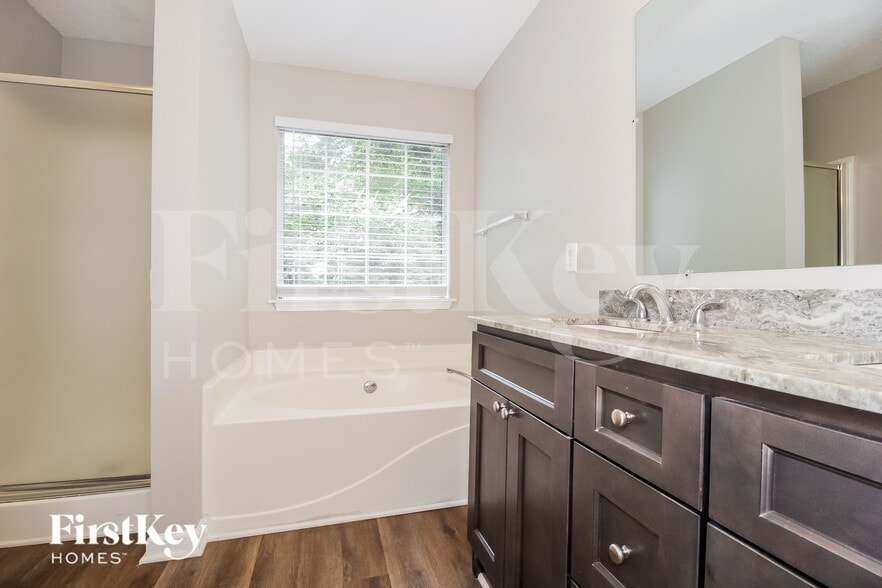 Building Photo - 4325 Stonecrest Dr