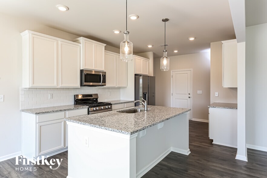 Building Photo - 903 Birchcrest Wy