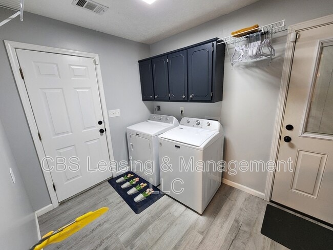 Building Photo - 5126 Stonegate Dr