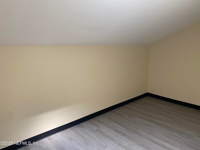 Building Photo - 1290 Wonderwood Dr