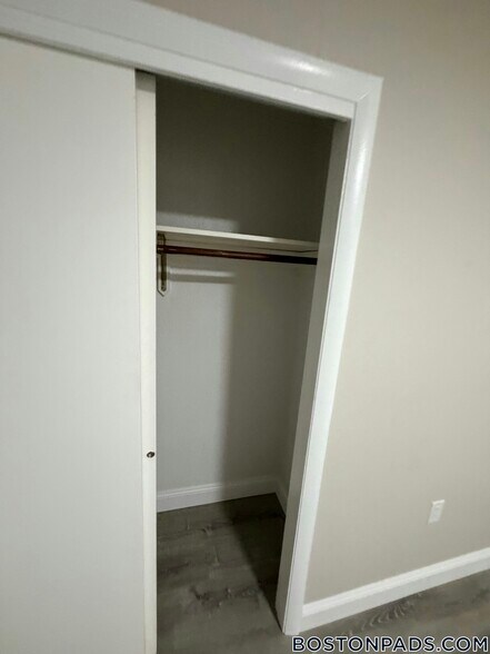 Building Photo - 18 Waugh St