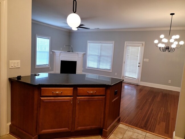 Building Photo - 2316 Dovedale Dr