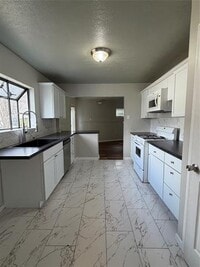 Building Photo - 7459 Mohawk Ave