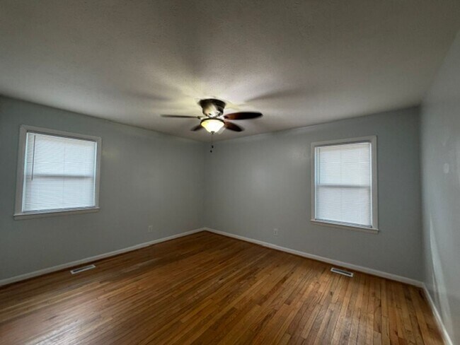 Building Photo - 434 Crystal Dr