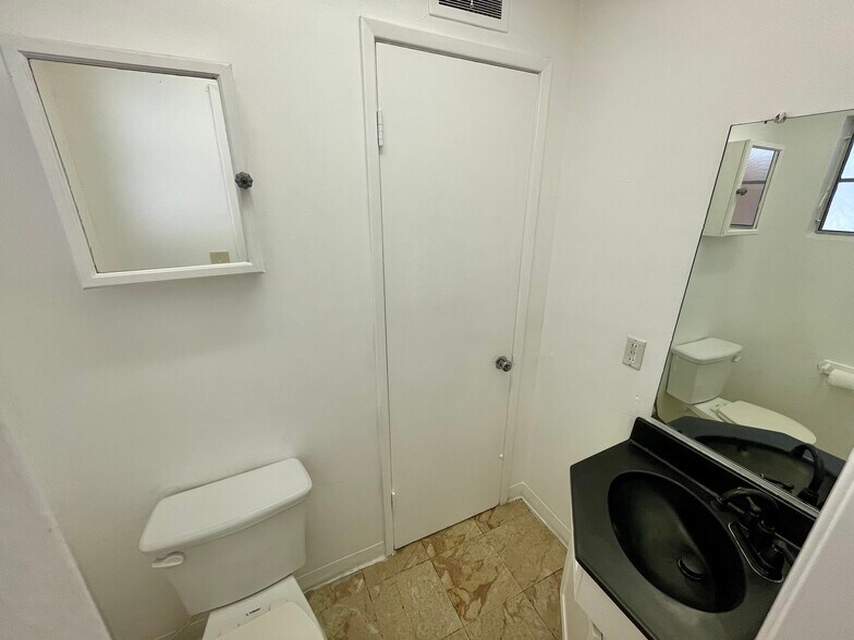 Building Photo - 12505 Manor Dr