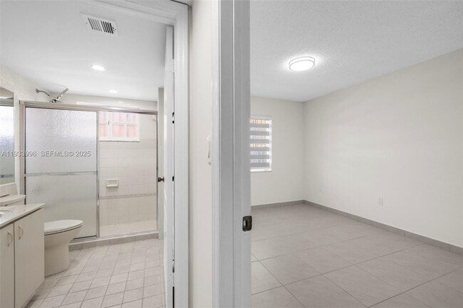 Building Photo - 2425 W 76th St