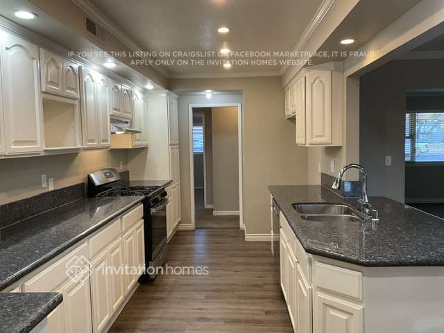 Building Photo - 1341 W D St