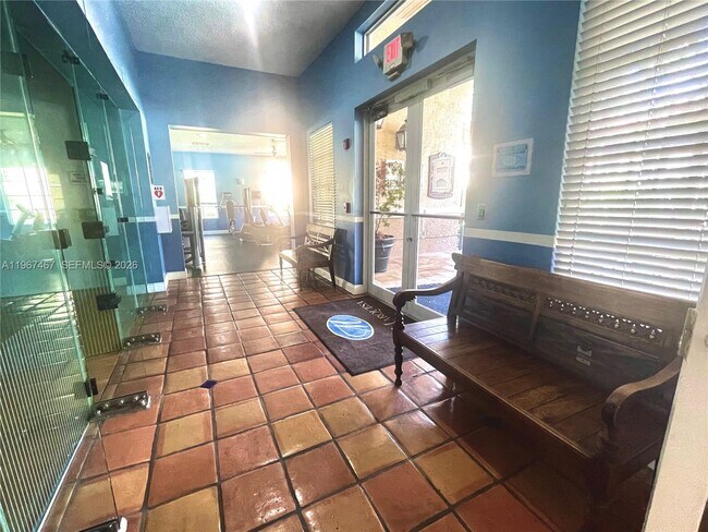 Building Photo - 100 SW 117th Terrace