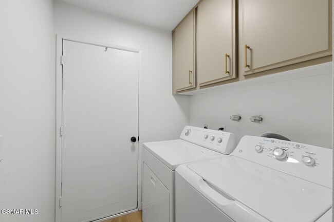 Building Photo - 822 Rim Crest Dr