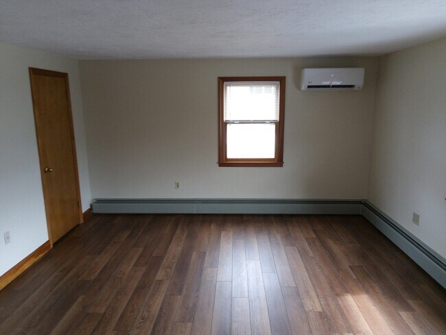 Building Photo - 121 King Philip Rd