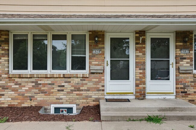 Building Photo - Updated 3 Bedroom Duplex in Battle Creek
