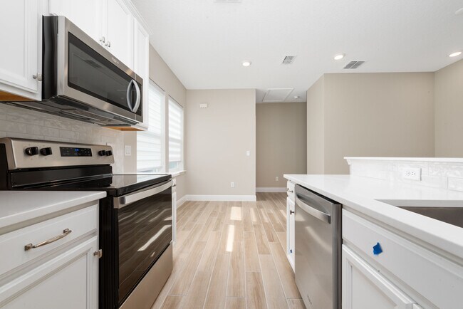 Building Photo - 6541 Rover Wy