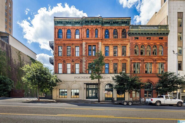 Building Photo - 2015 1st Ave N