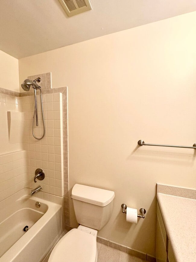 Building Photo - Bellevue Home